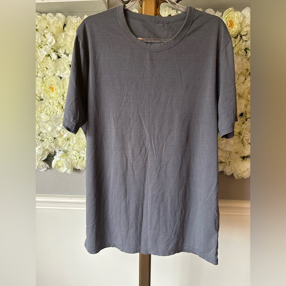 Lululemon Tee-Shirt - Picture 2 of 5